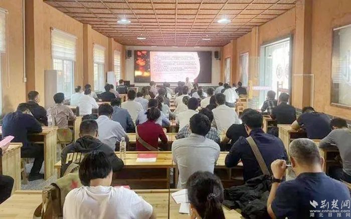 寧波、黃岡兩地人才交流現(xiàn)場。.webp.jpg.jpg